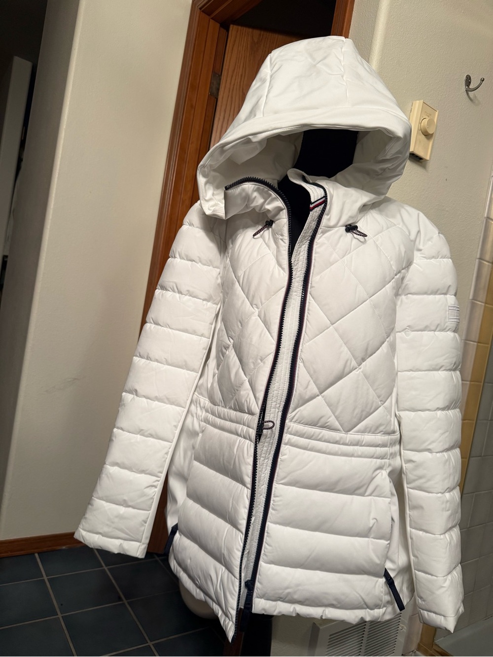 Women's White Quilted Hooded Puffer Jacket